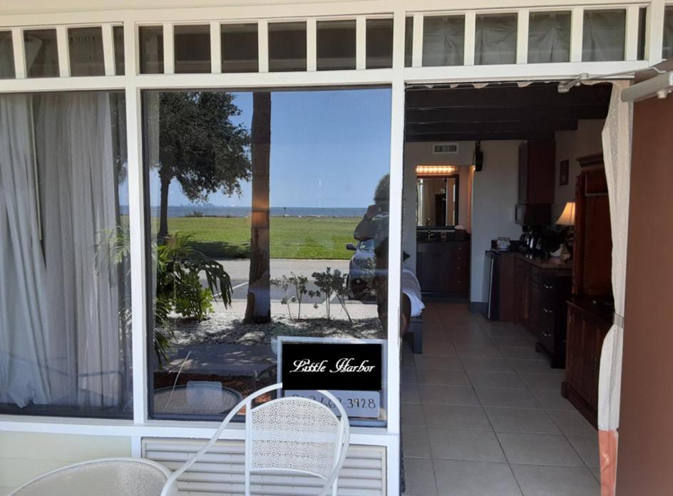 Charming One Bedroom Resort-Style Studio With Pool And Beach Access Раскін Екстер'єр фото