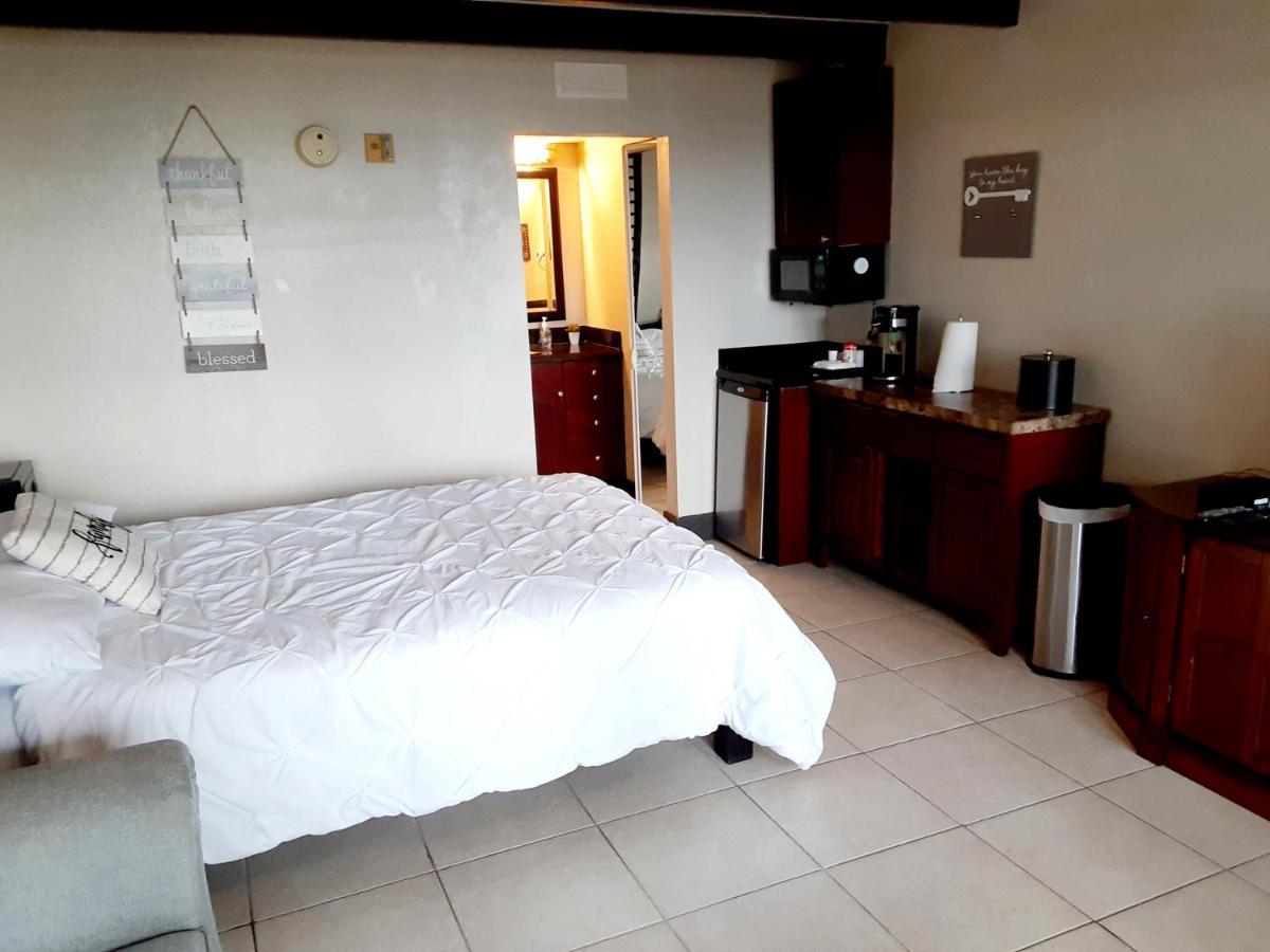 Charming One Bedroom Resort-Style Studio With Pool And Beach Access Раскін Екстер'єр фото