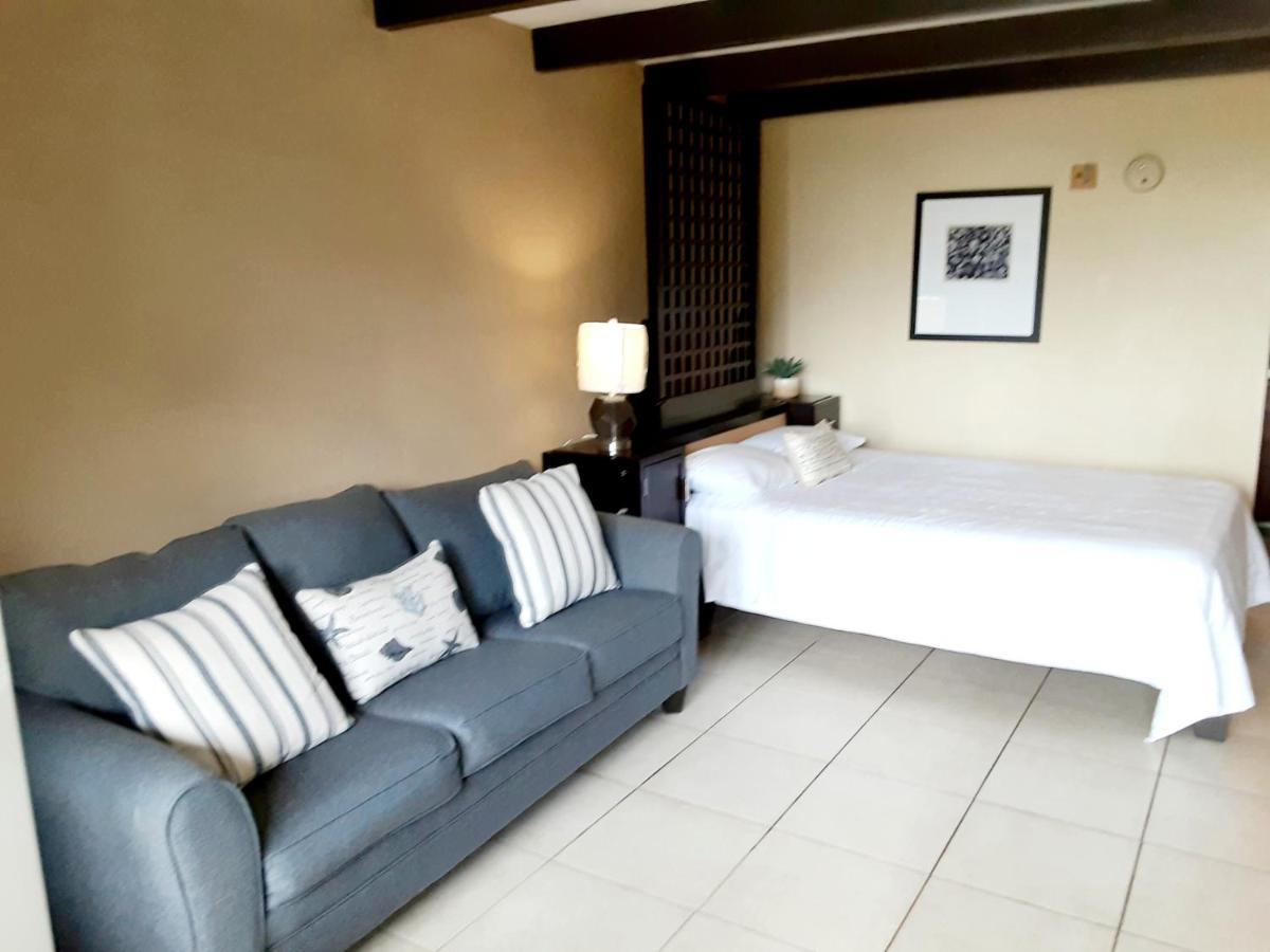 Charming One Bedroom Resort-Style Studio With Pool And Beach Access Раскін Екстер'єр фото